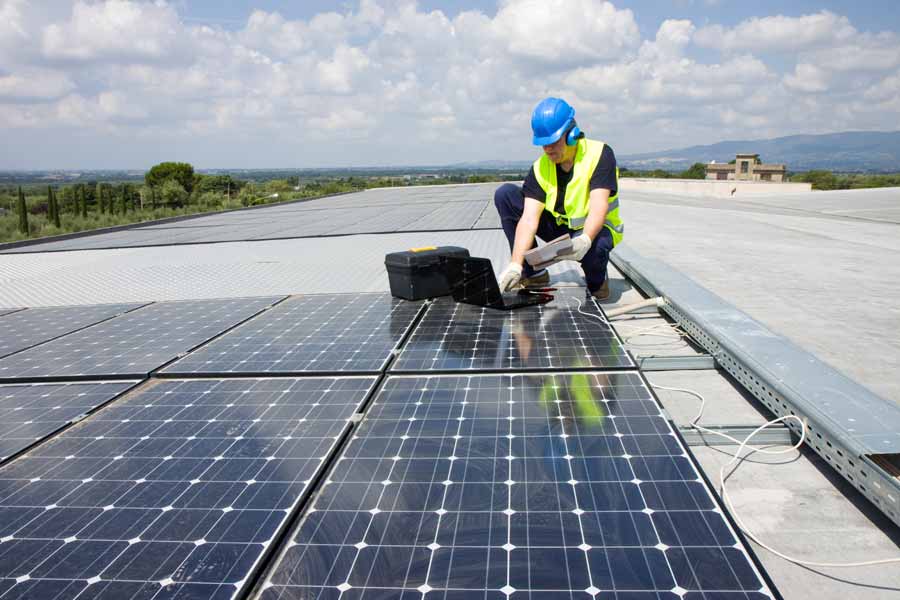 how-to-become-a-solar-engineer-environmentalscience